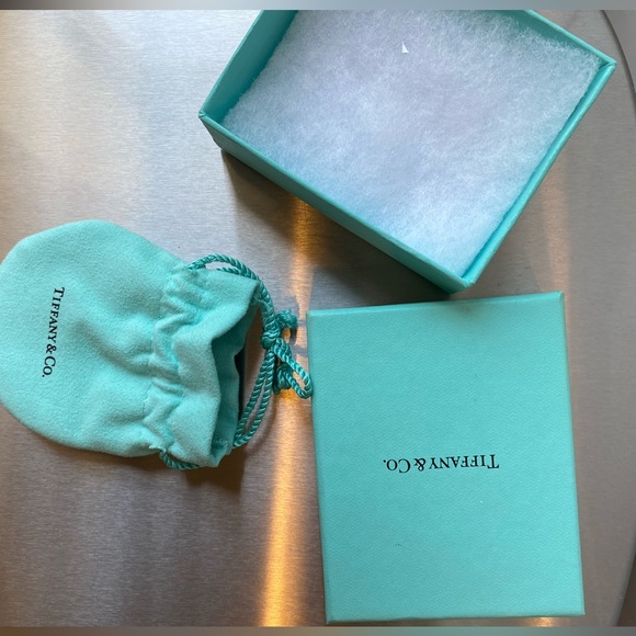 Tiffany Heart Tag Toggle Bracelet - Picture 5 of 7